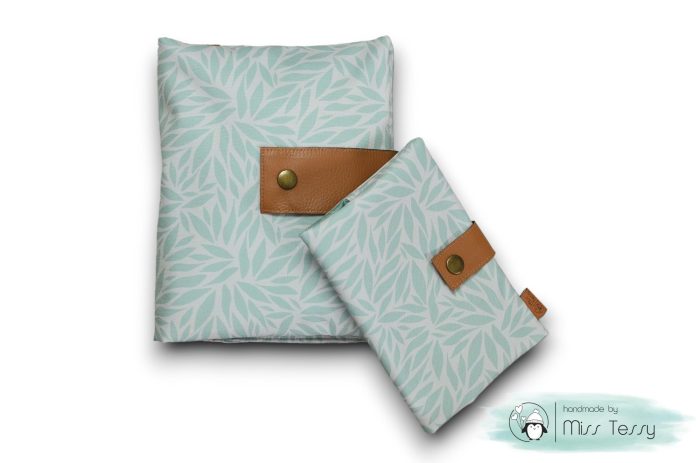 Pelenkázó neszeszer - kiskönyv borítóval csomagban - 2 in 1 - creamgreen